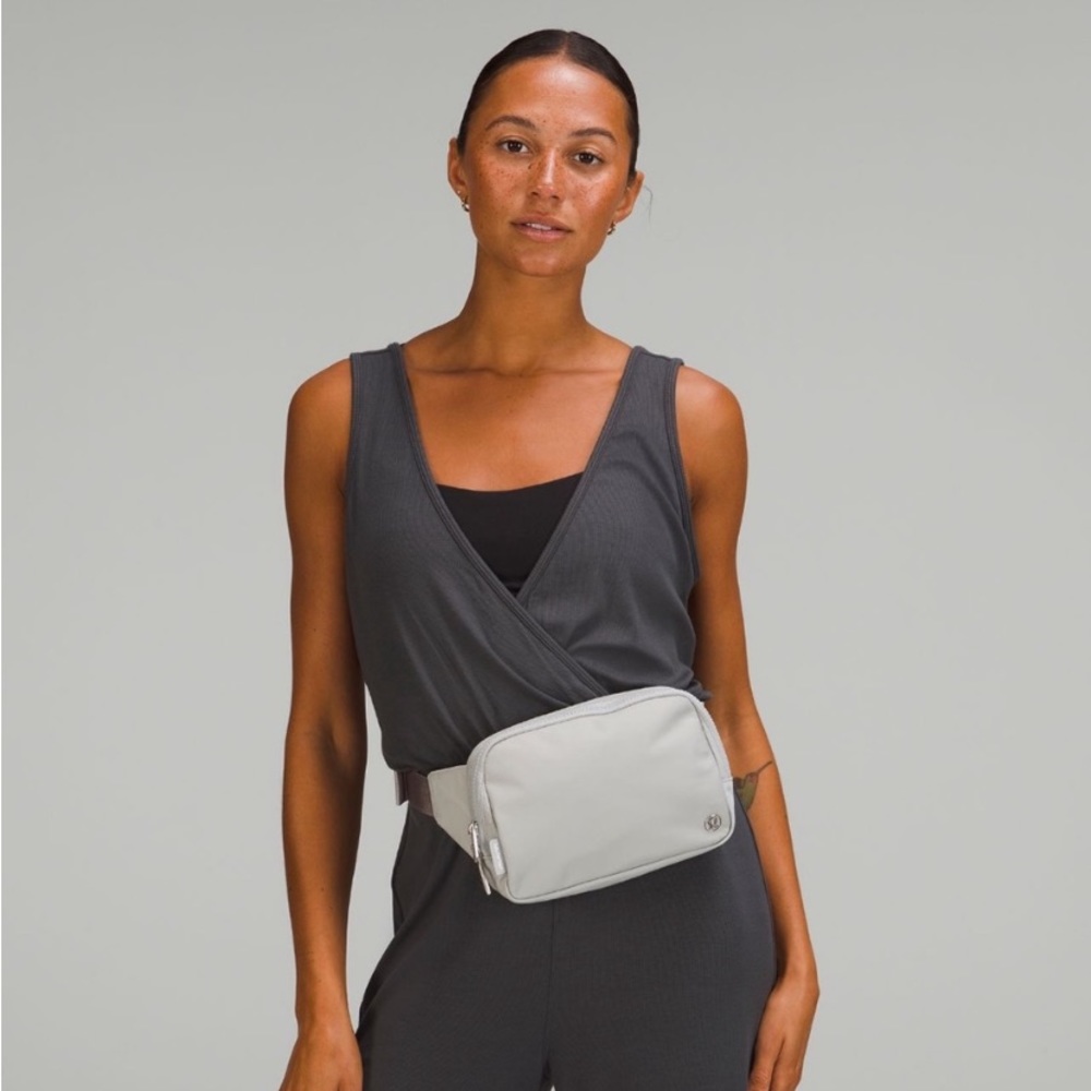 Large Lululemon Everywhere Belt Bag Silver Drop